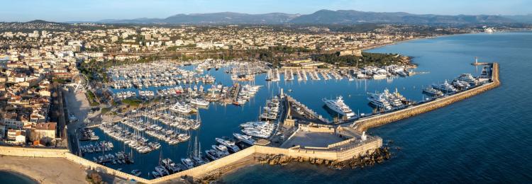 Place de port Antibes (port vauban)