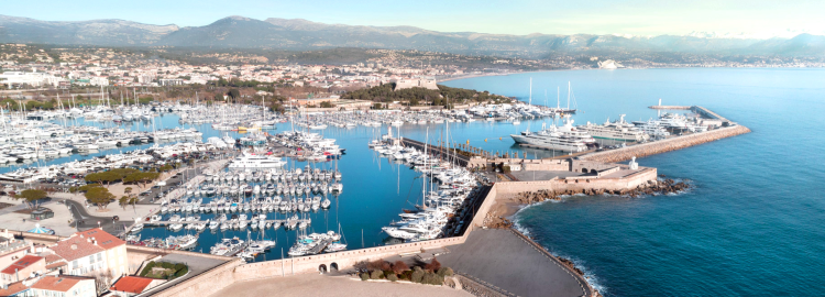 Place de port Antibes (port vauban)